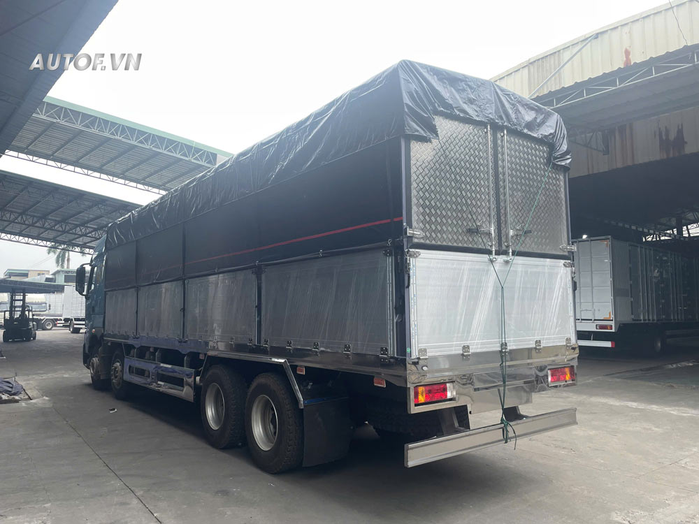 Tải 4 chân Chenglong h7 360Hp thùng bửng nhôm